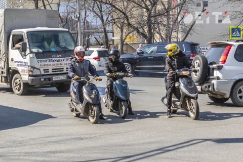 Приусовод против мотоциклиста: аварию с пострадавшим расследуют в Приморье