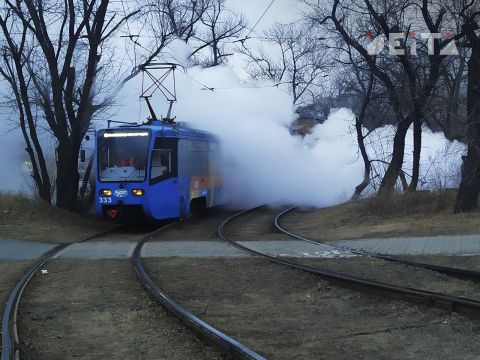 Подробности ДТП с трамваем, сбившем пешехода во Владивостоке, рассказали очевидцы
