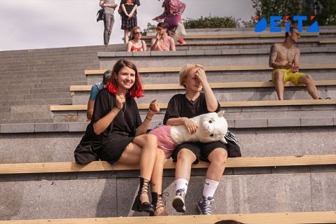 Штраф и профилактический учёт: россиянам напомнили о комендантском часе для подростков