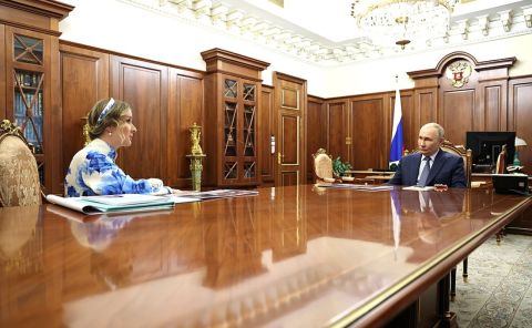 Путин и Львова-Белова задумались о спасении семей до детдома