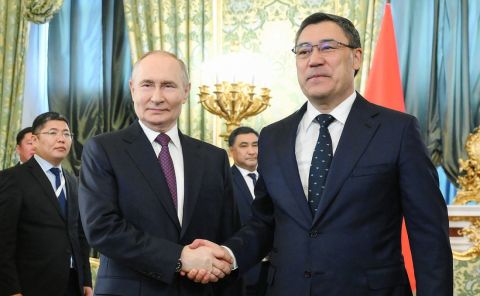 Путин и Жапаров обсудили рост товарооборота и статус русского языка в Киргизии