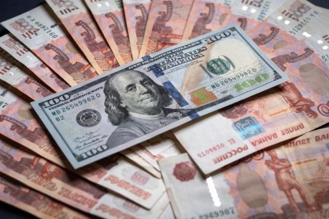 Доллар может подорожать до 140 рублей: экономист назвал сроки