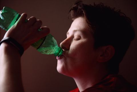 В России введут штрафы до 500 тысяч рублей за продажу энергетиков детям