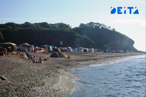 На пляжи Приморья вернулись налоговые посты