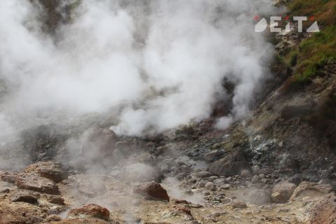 Троих туристов спасают на камчатском вулкане