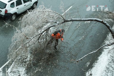 Приморец чуть не умер, поскользнувшись на скользкой дороге