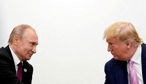 Путин заявил Трампу о намерении ответить на атаки Киева по российским аэродромам