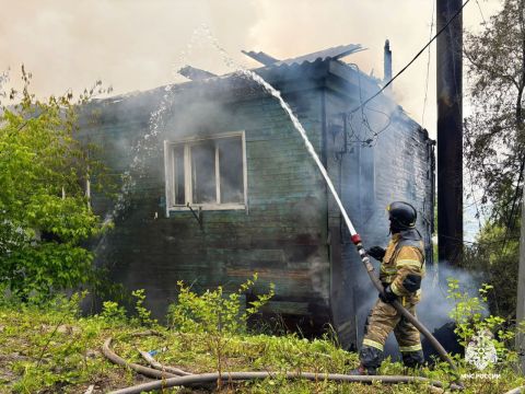 Аварийный барак в зоне комплексного развития территории сгорел во Владивостоке