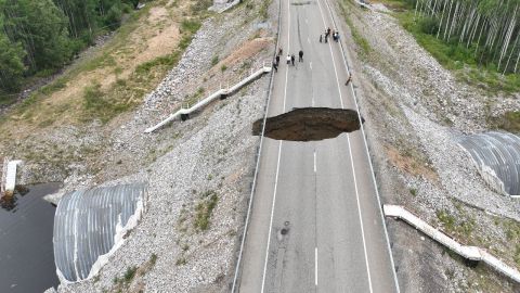 Гигантский провал под федеральной трассой: режим ЧС введён в Приамурье