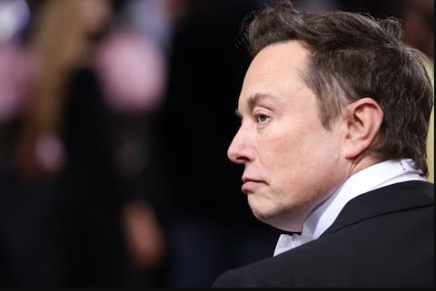 Илон Маск ответил смайликом на предложение Медведева посредничать в споре с Трампом