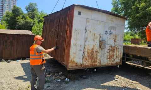 Свыше 110 незаконных объектов исчезло с улиц Владивостока в июле