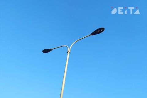 Светофор и уличный фонарь снесли в Приморье за день неосторожные водители