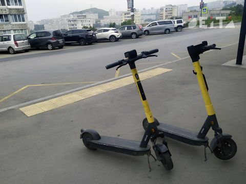 Самокатчикам Владивостока напомнили о штрафе в 100 тысяч рублей