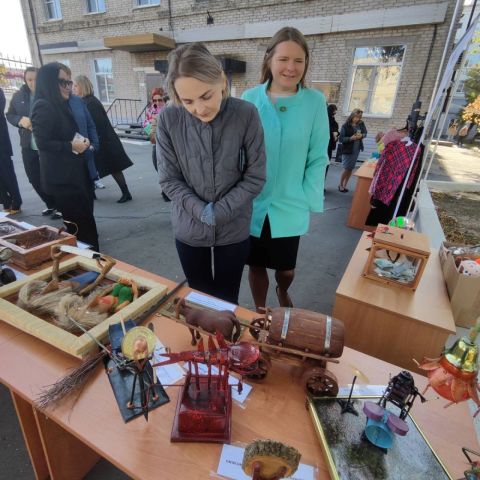 В хабаровском филиале ДРСК прошла благотворительная ярмарка в поддержку участников СВО