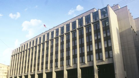 Дарксторы, хостелы и квесты под окнами: сенаторы хотят навести порядок в жилых домах
