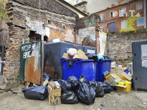 Администрацию Владивостока просят навести порядок на туристических маршрутах, утопающих в мусоре