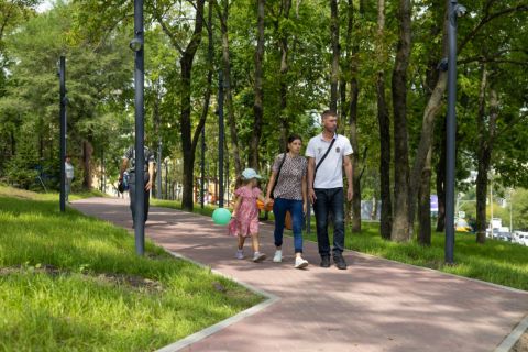 Уютный сквер открылся на улице Борисенко во Владивостоке