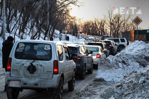 9-балльные пробки парализовали Владивосток в преддверии очередного снегопада