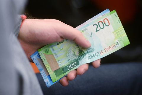 Банки отказывают россиянам в снятии денег со вкладов: в чём дело