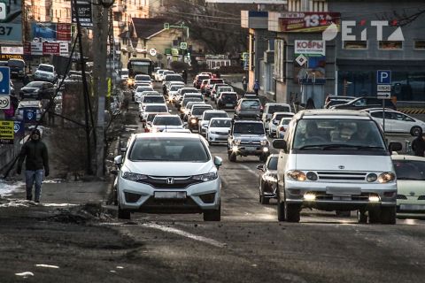 Владивосток начинает рабочий день 10-балльными заторами второе утро подряд