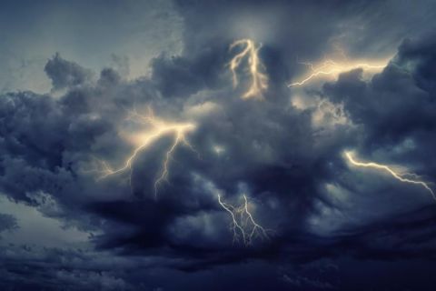 Сентябрь будет аномальным: синоптики сказали, к чему готовиться в начале осени