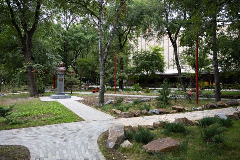 Благоустройство сквера Кутузова во Владивостоке почти завершено