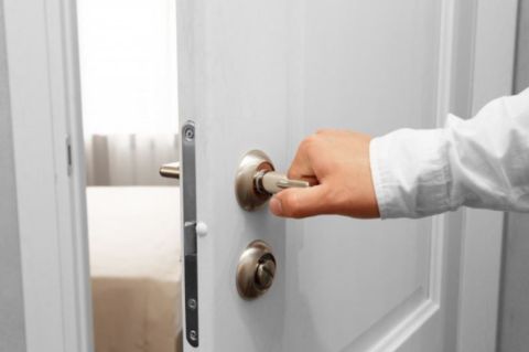 Какие риски несёт в себе покупка квартиры на аукционе