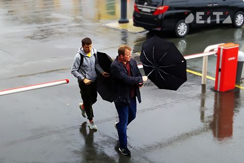 Сегодняшний ветер причинил Владивостоку некоторые разрушения