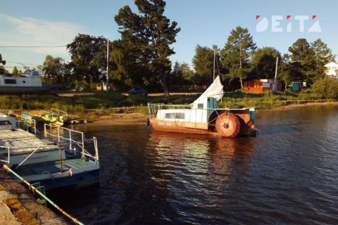 Пьяные мужчины устроили потасовку на пирсе в Приморье, чтобы попасть на судно без очереди