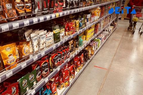 Что сметают с полок к майским: названы самые популярные продукты