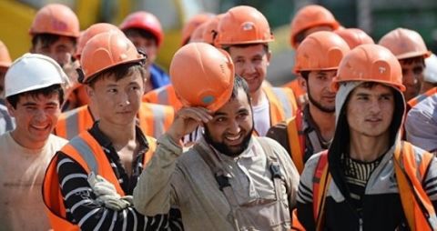 Путин думает: в России могут отменить патенты мигрантов