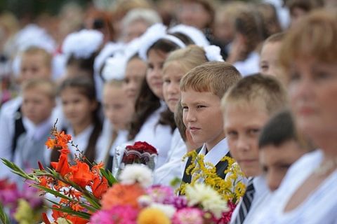 В Минпросвещения ответили на просьбы ввести в школах России 12-летнее образование