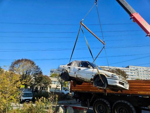 «Брошенки» продолжают убирать с улиц Владивостока