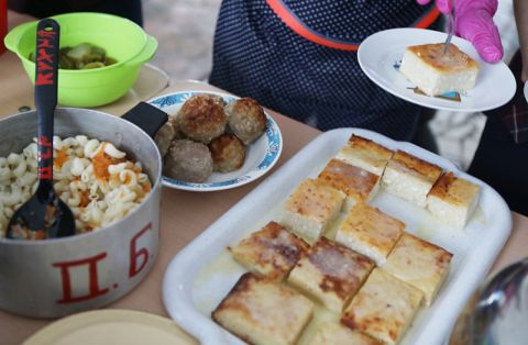 Прокуратура проверит качество питания в школе Владивостока, где детей кормили прокисшим пюре