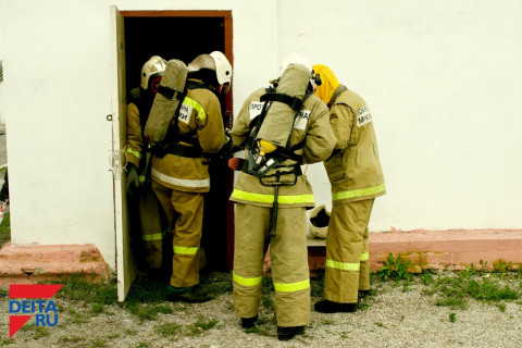 В Приморье из огня спасли двух человек