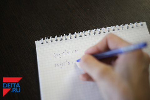 Списывания, секретный груз и "угадайка": ЕГЭ отмечает первый юбилей