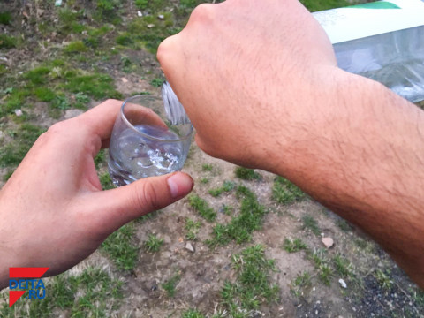 Бутылка водки и полицейские поставили приморца в неловкое положение