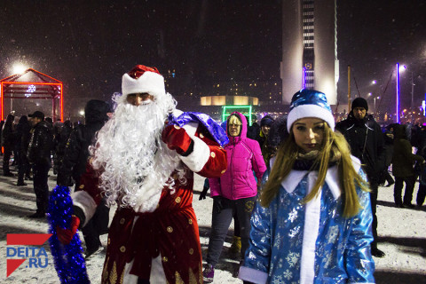 Новогодние каникулы хотят разрешить переносить на любое время