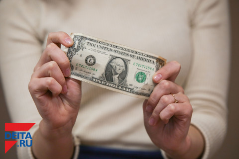 Праздники закончились,  курс доллара летит вниз