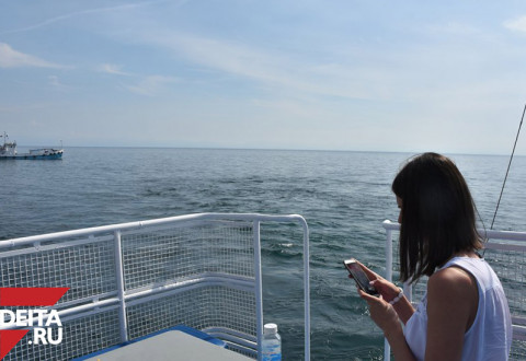 Тысячи людей застряли среди моря на круизном лайнере