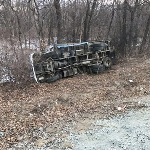 Микрогрузовик устроил ДТП на приморской трассе