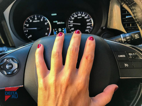 "Она думает, что в Японии?": вождение автоледи вызывает вопросы