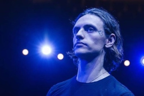 От танцовщика с татуировкой Путина отказались в Париже