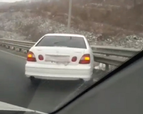 "Скользкая" авария произошла на объездной дороге