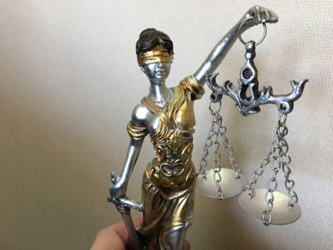 Мужчину осудят из-за неправильного поведения на кладбище