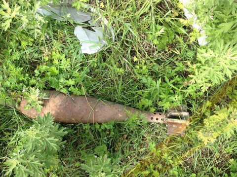 Мужчина распилил найденный артиллерийский снаряд