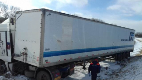 Спасатели назвали причину аварии с большегрузом в Приморье