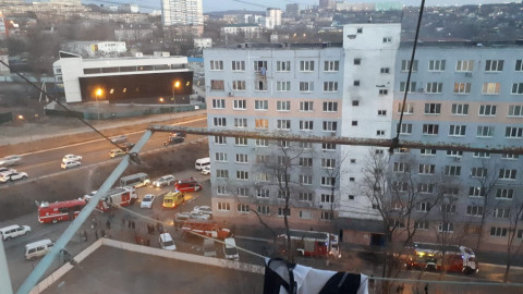 Люди заблокированы на 9-м этаже гостинки