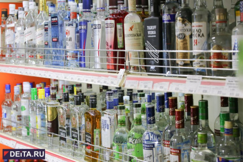 Депутат хочет запретит продавать алкоголь и сигареты в обычных магазинах