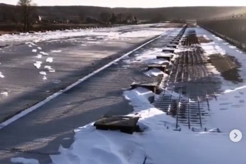 «По ходу деньги кончились» — обещанный мост сельчане не увидели